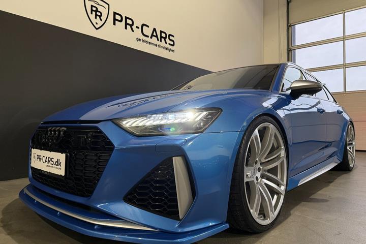 Blå Audi RS6 fra 2021