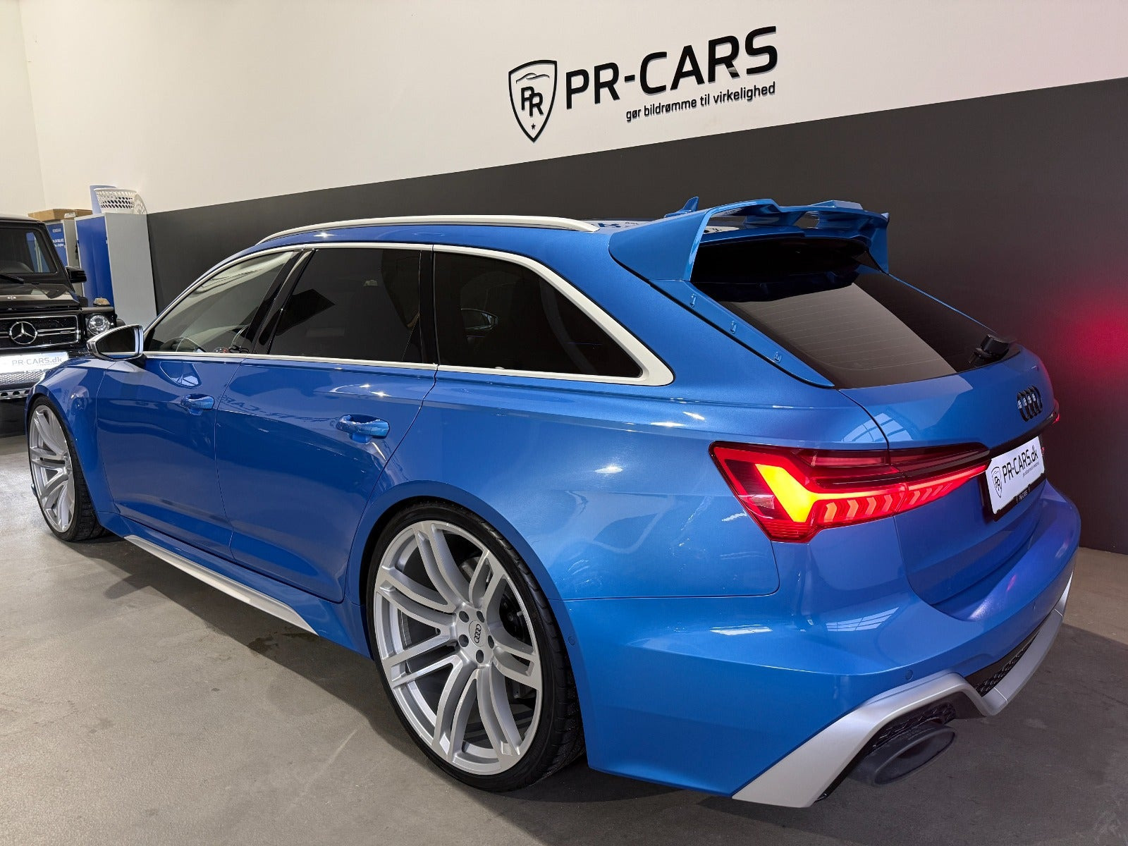 Blå Audi RS6 fra 2021