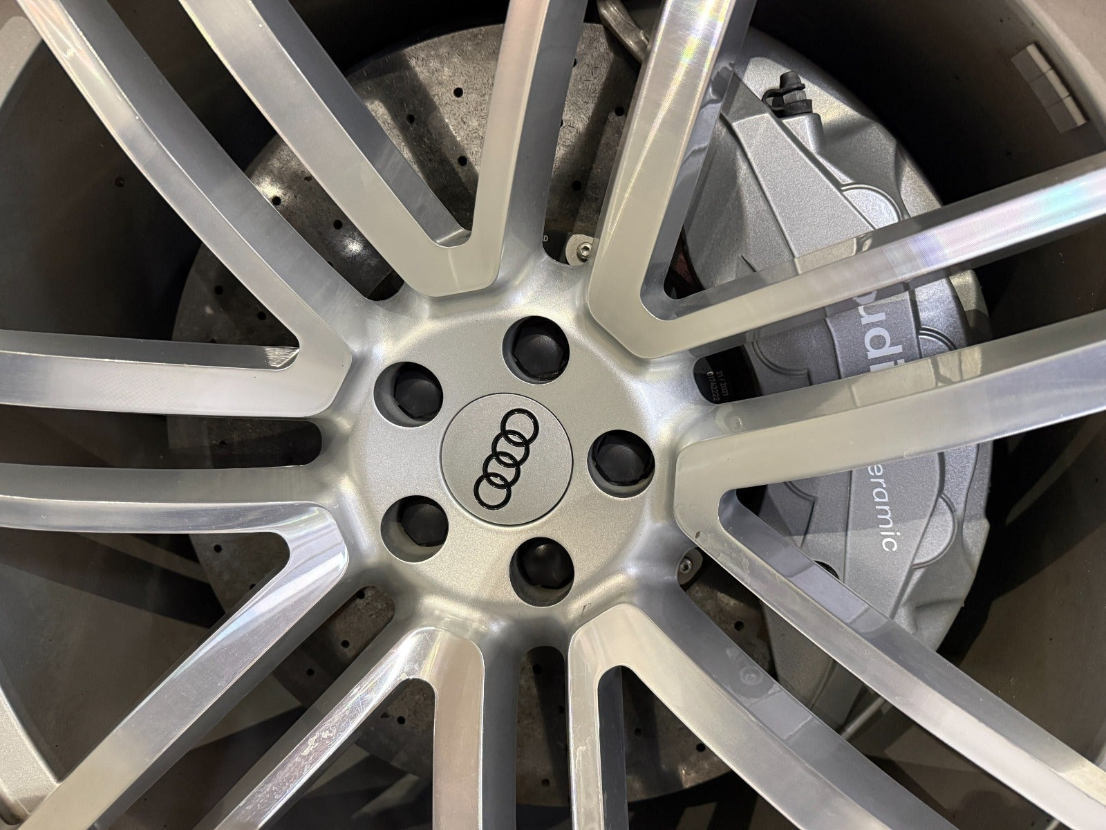 Blå Audi RS6 fra 2021