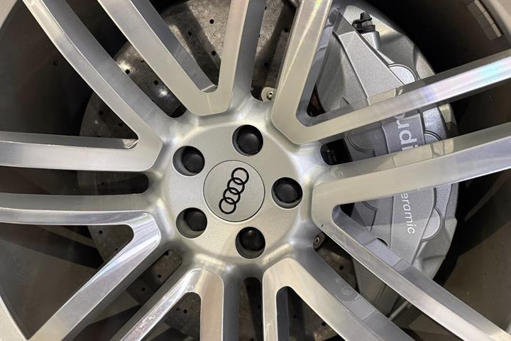 Blå Audi RS6 fra 2021