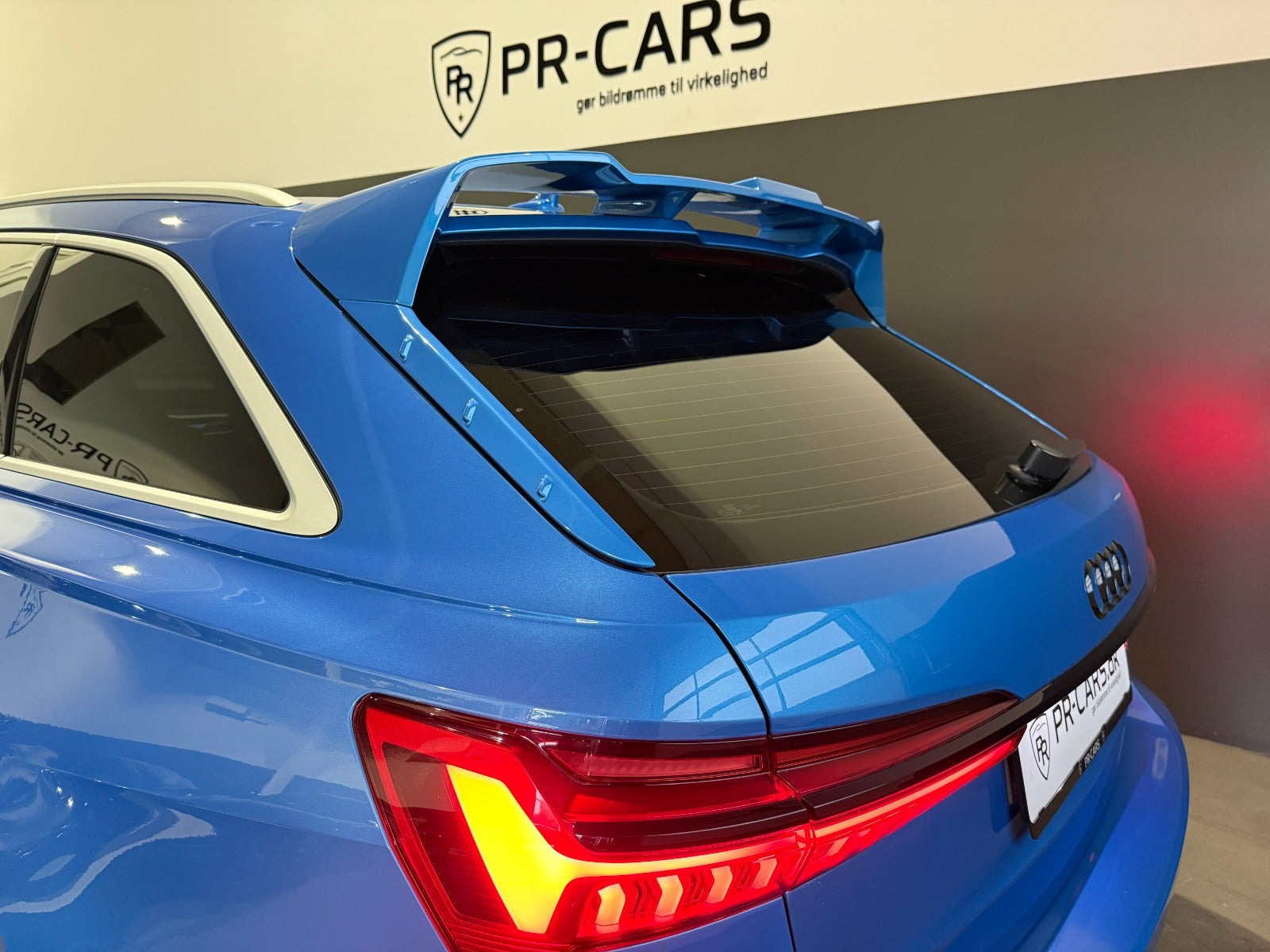 Blå Audi RS6 fra 2021
