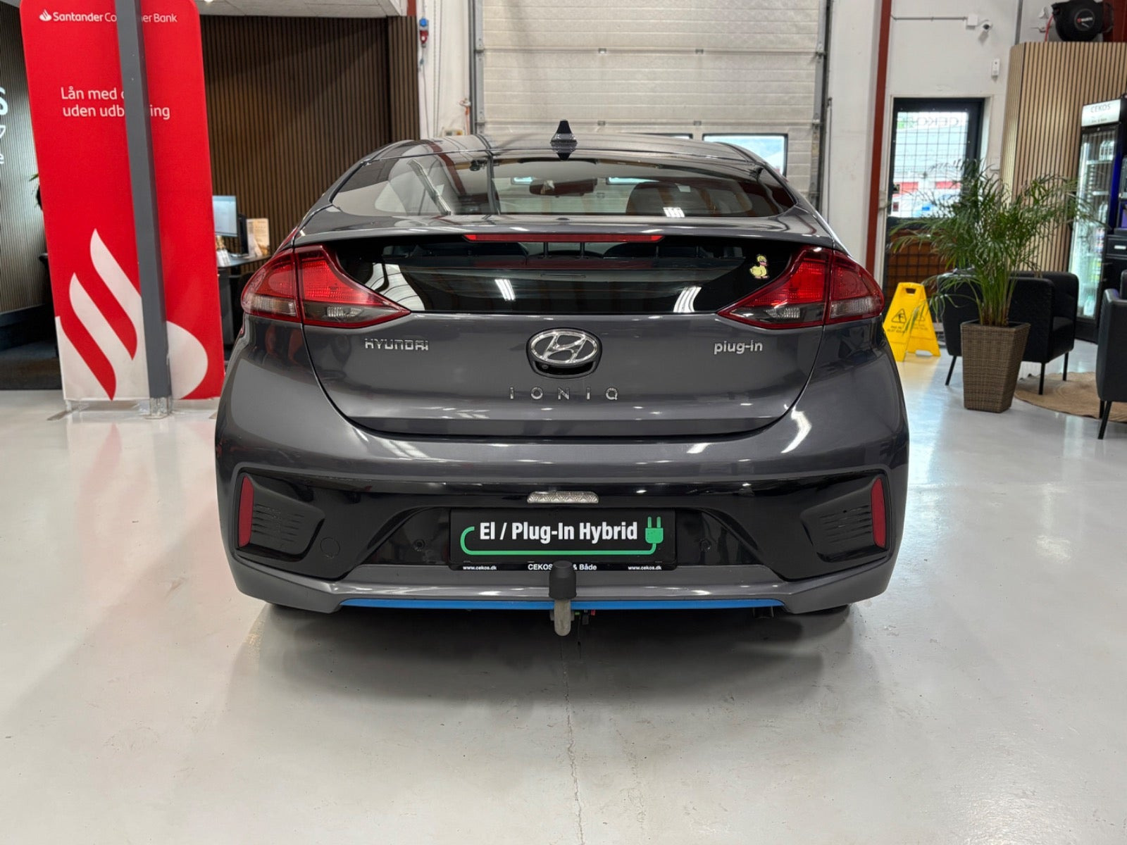 Grå Hyundai Ioniq fra 2019