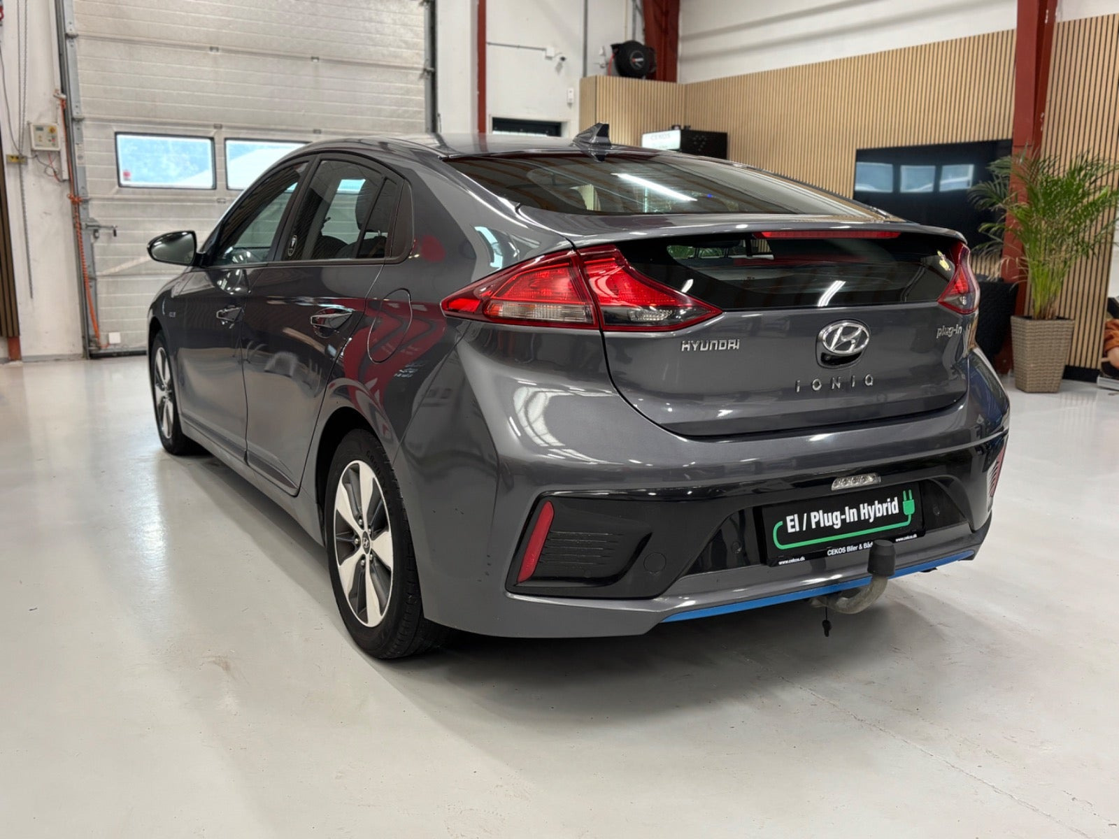 Grå Hyundai Ioniq fra 2019