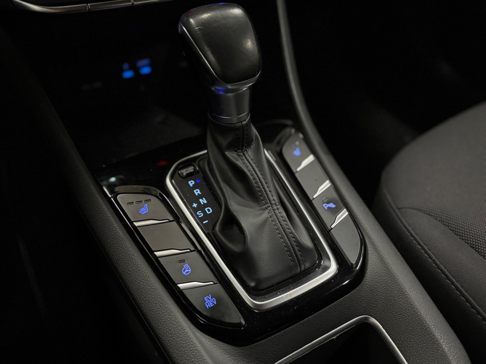 Grå Hyundai Ioniq fra 2019