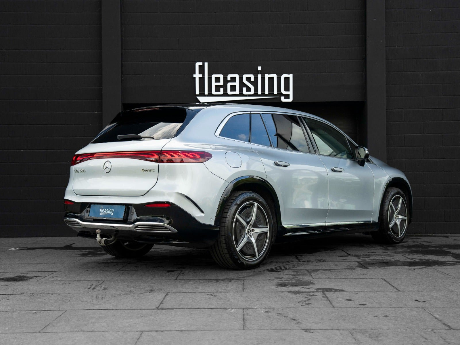 Sølv Mercedes EQS580 SUV fra 2024
