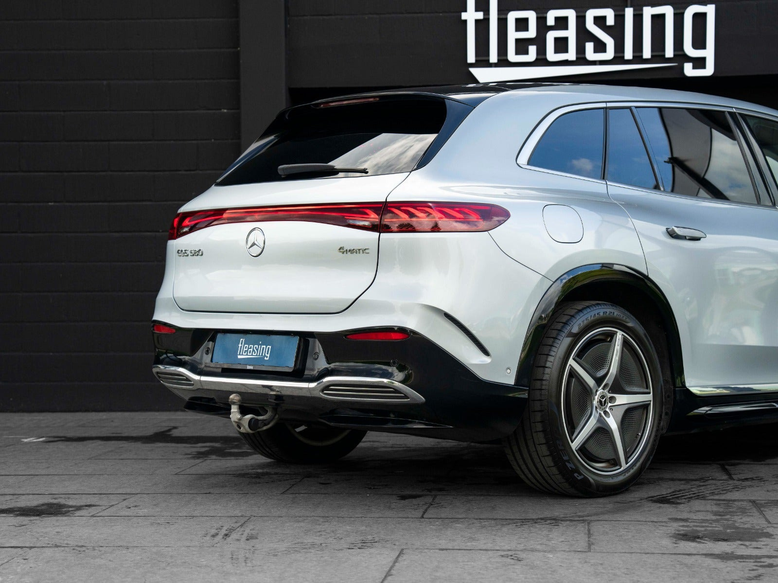 Sølv Mercedes EQS580 SUV fra 2024