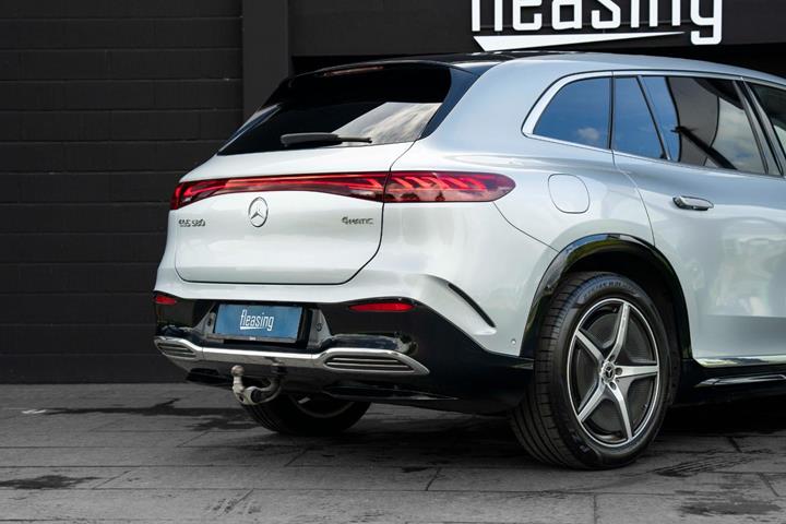 Sølv Mercedes EQS580 SUV fra 2024