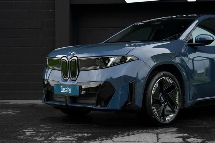 Blå BMW iX3 fra 2026