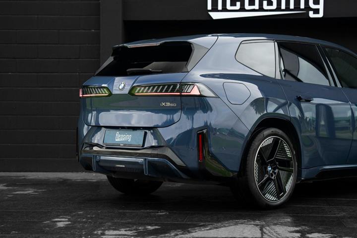 Blå BMW iX3 fra 2026
