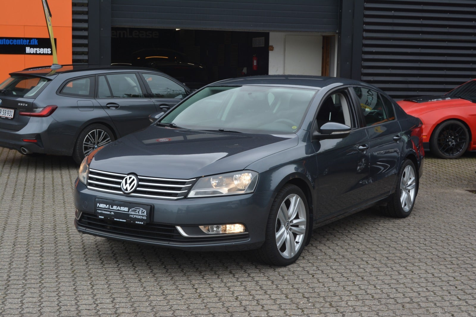 Grå VW Passat fra 2011