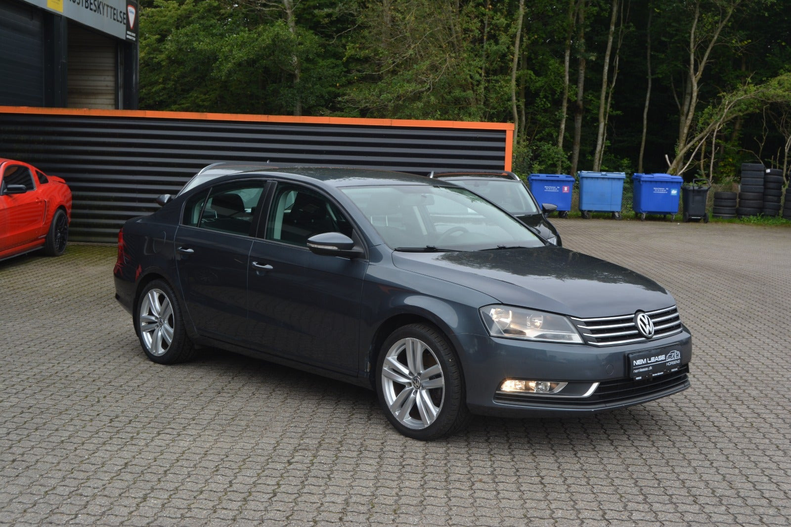 Grå VW Passat fra 2011