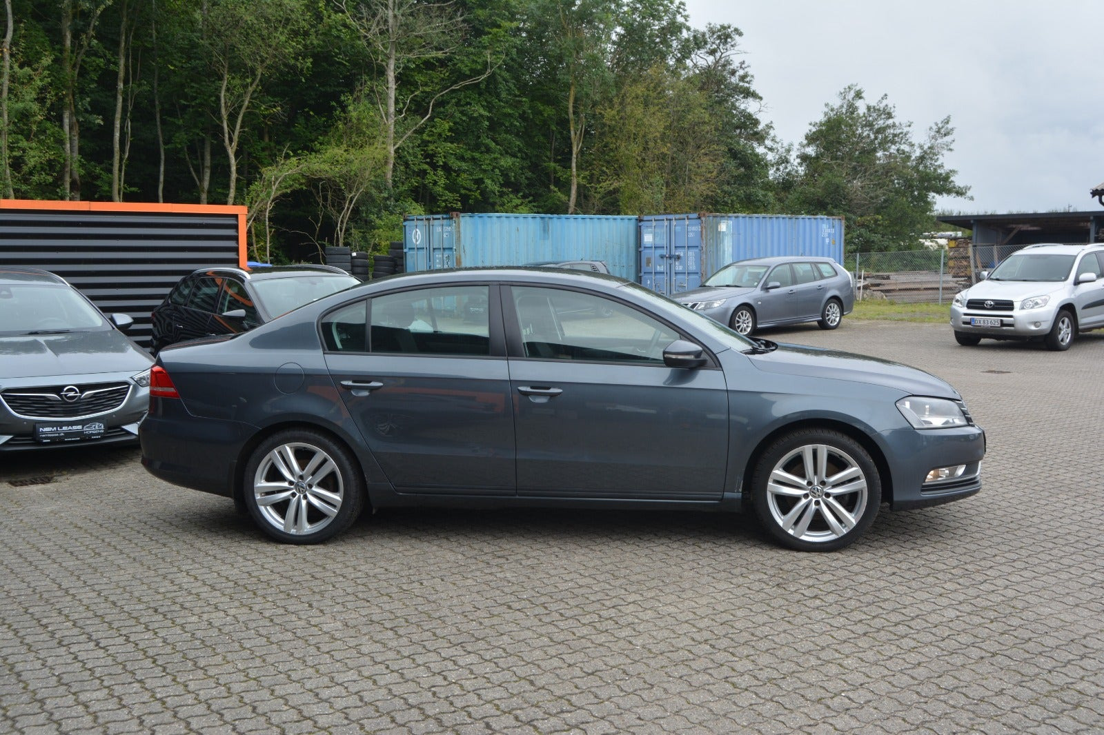 Grå VW Passat fra 2011