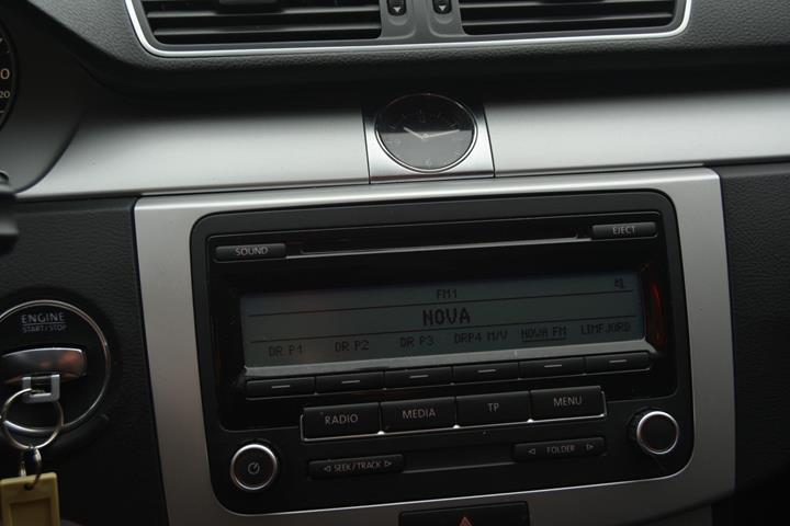 Grå VW Passat fra 2011