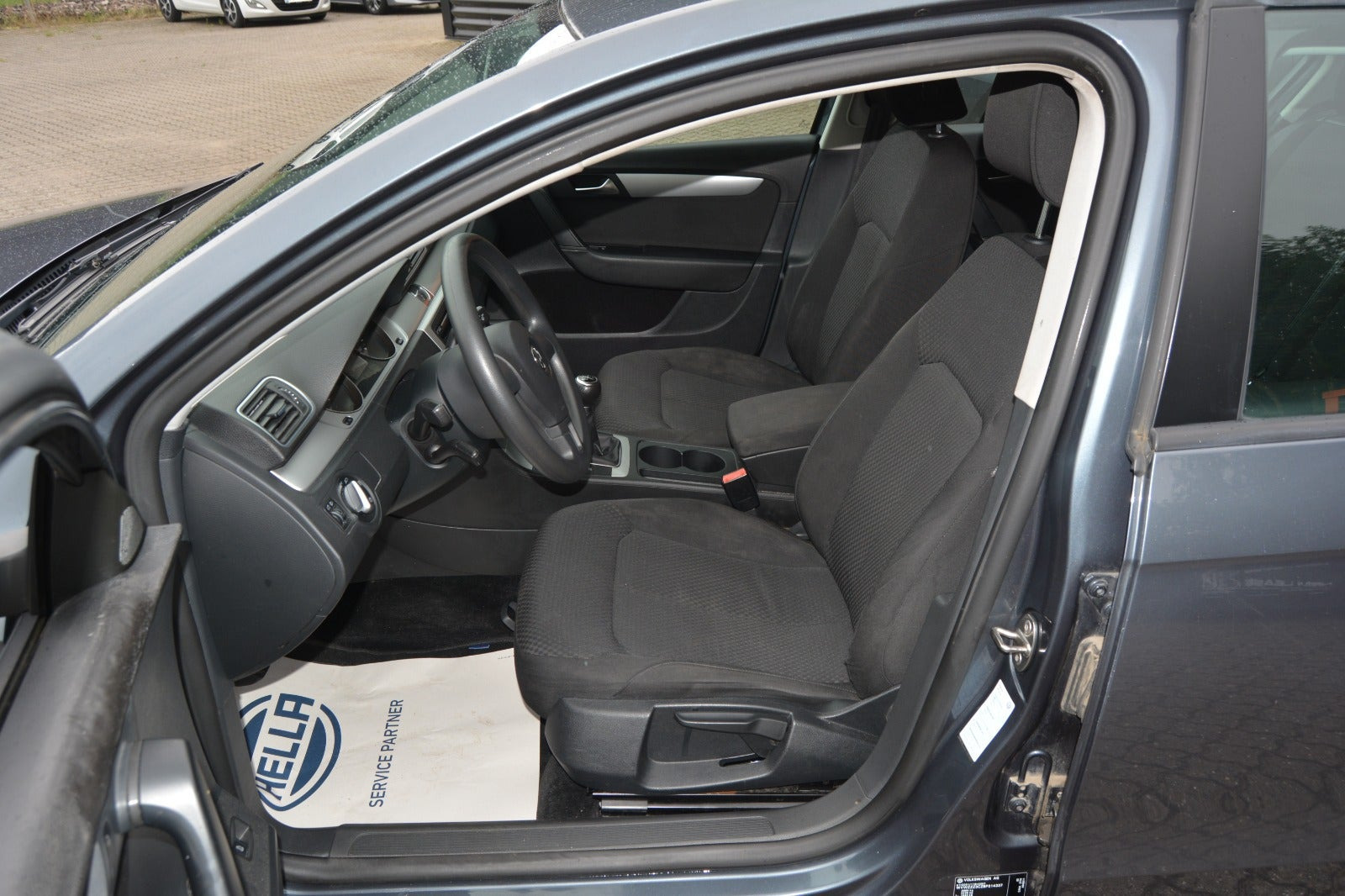 Grå VW Passat fra 2011