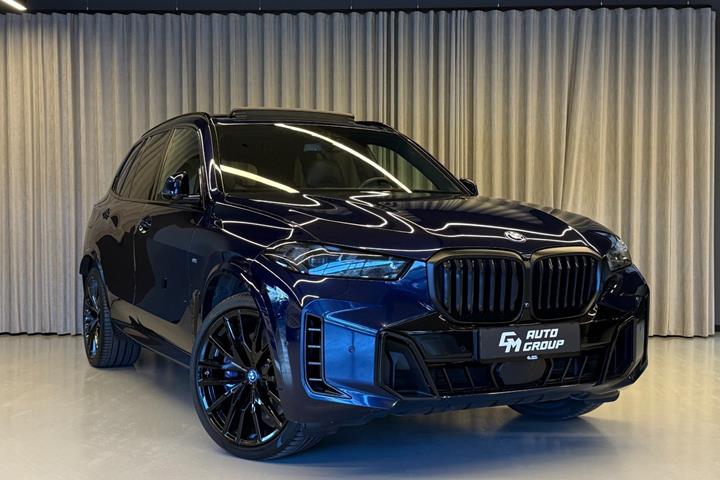 Blå BMW X5 fra 2025