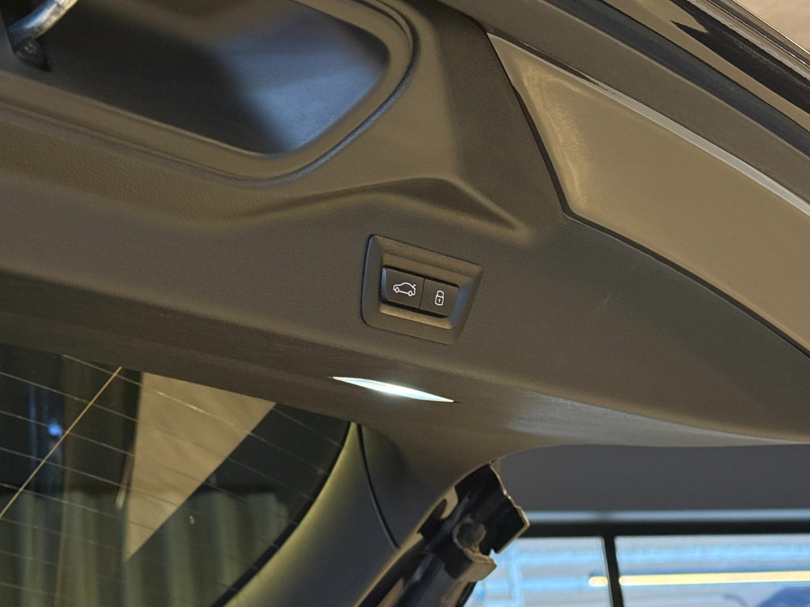 Blå BMW X5 fra 2025