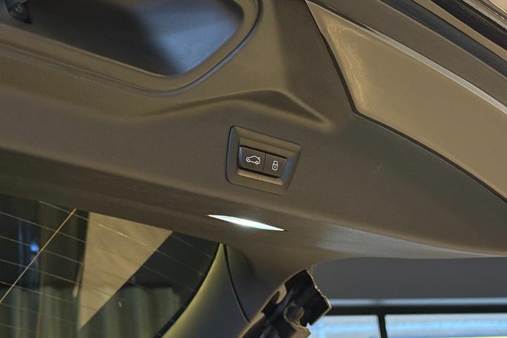 Blå BMW X5 fra 2025