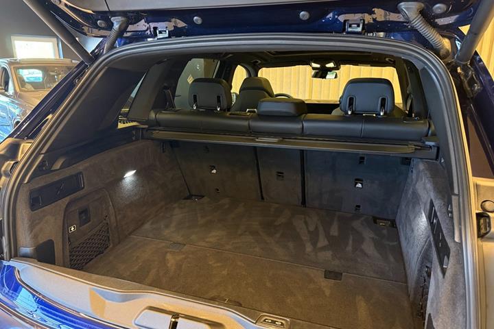 Blå BMW X5 fra 2025