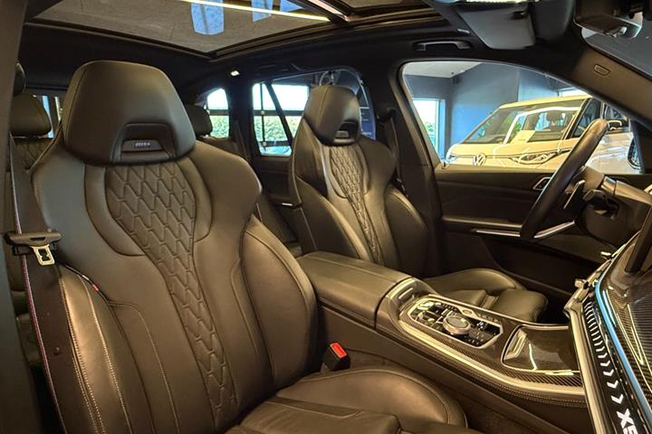 Blå BMW X5 fra 2025