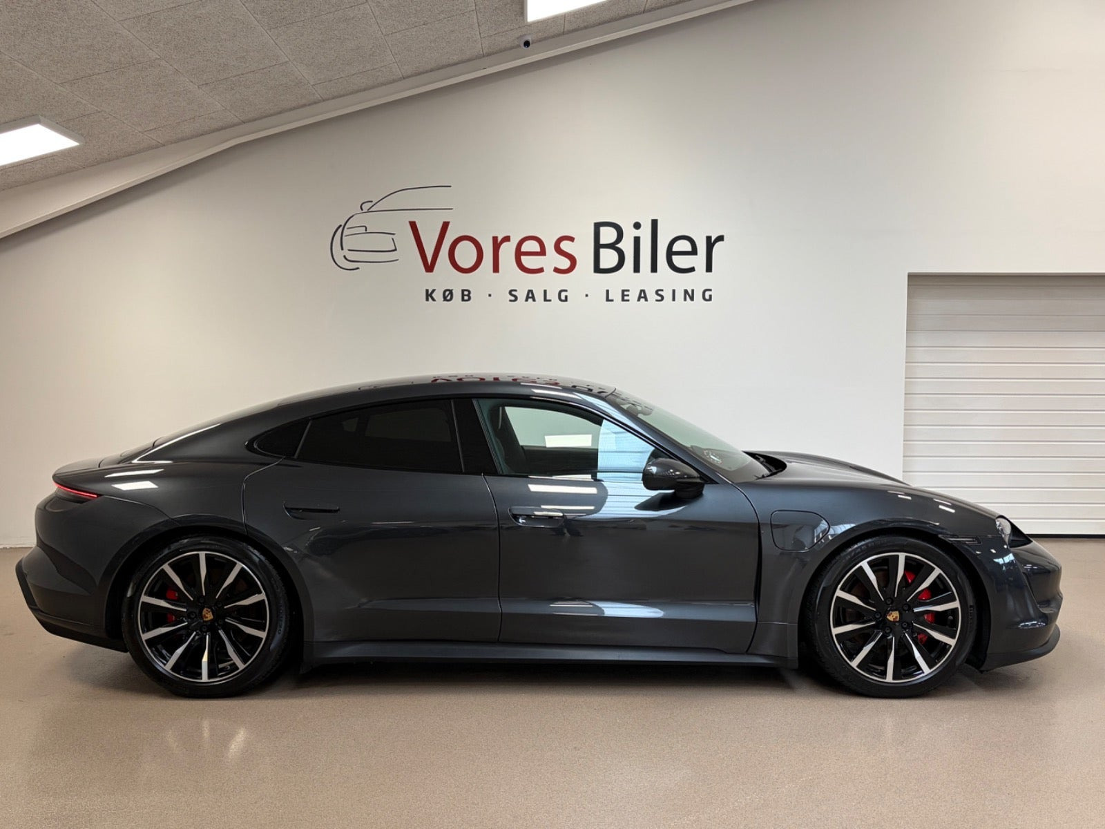 Grå Porsche Taycan 4S fra 2021