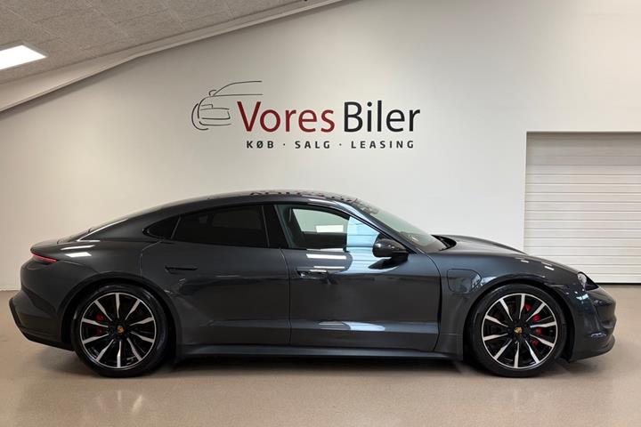 Grå Porsche Taycan 4S fra 2021