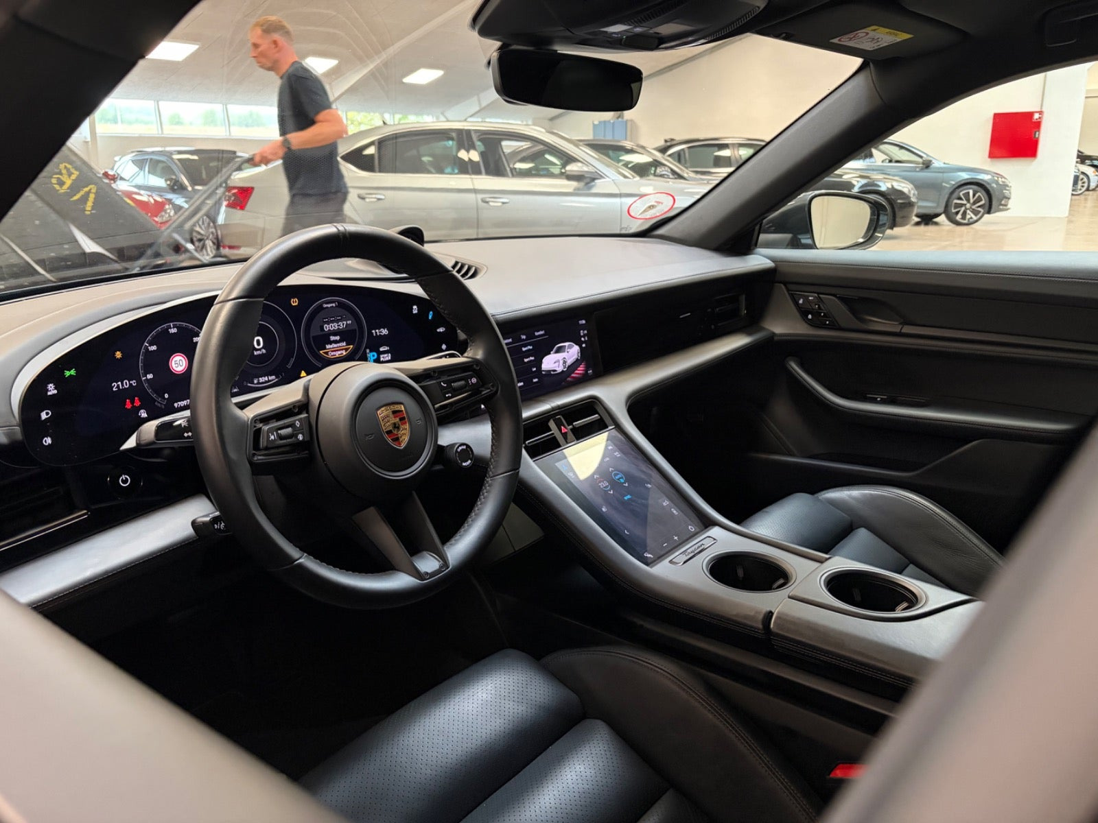 Grå Porsche Taycan 4S fra 2021