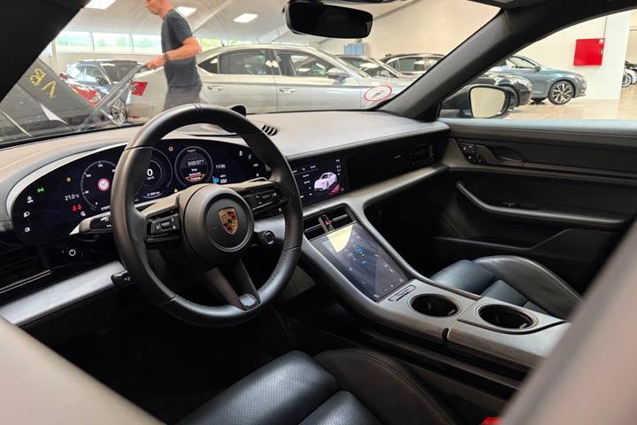 Grå Porsche Taycan 4S fra 2021