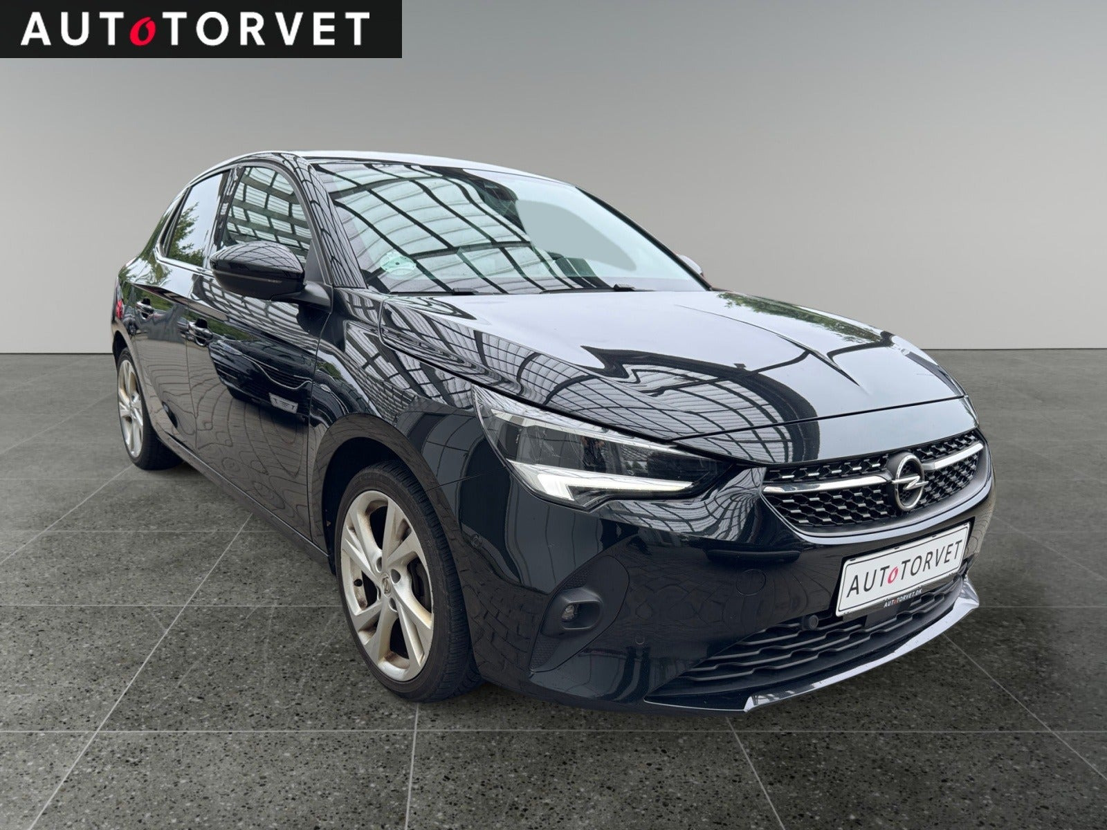 Sort Opel Corsa fra 2020