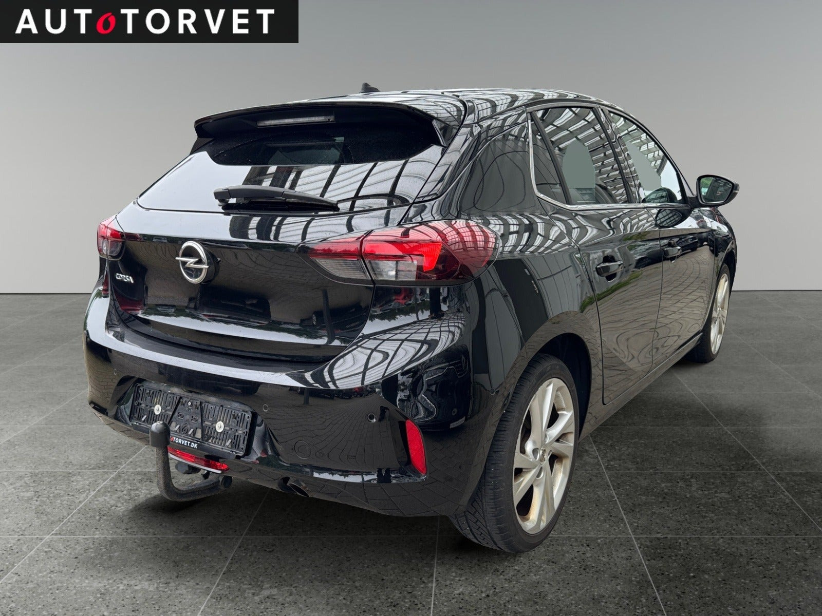 Sort Opel Corsa fra 2020