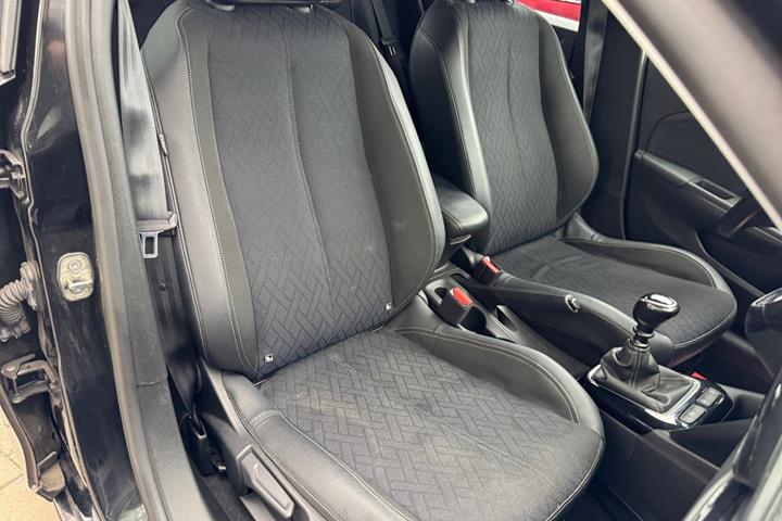 Sort Opel Corsa fra 2020