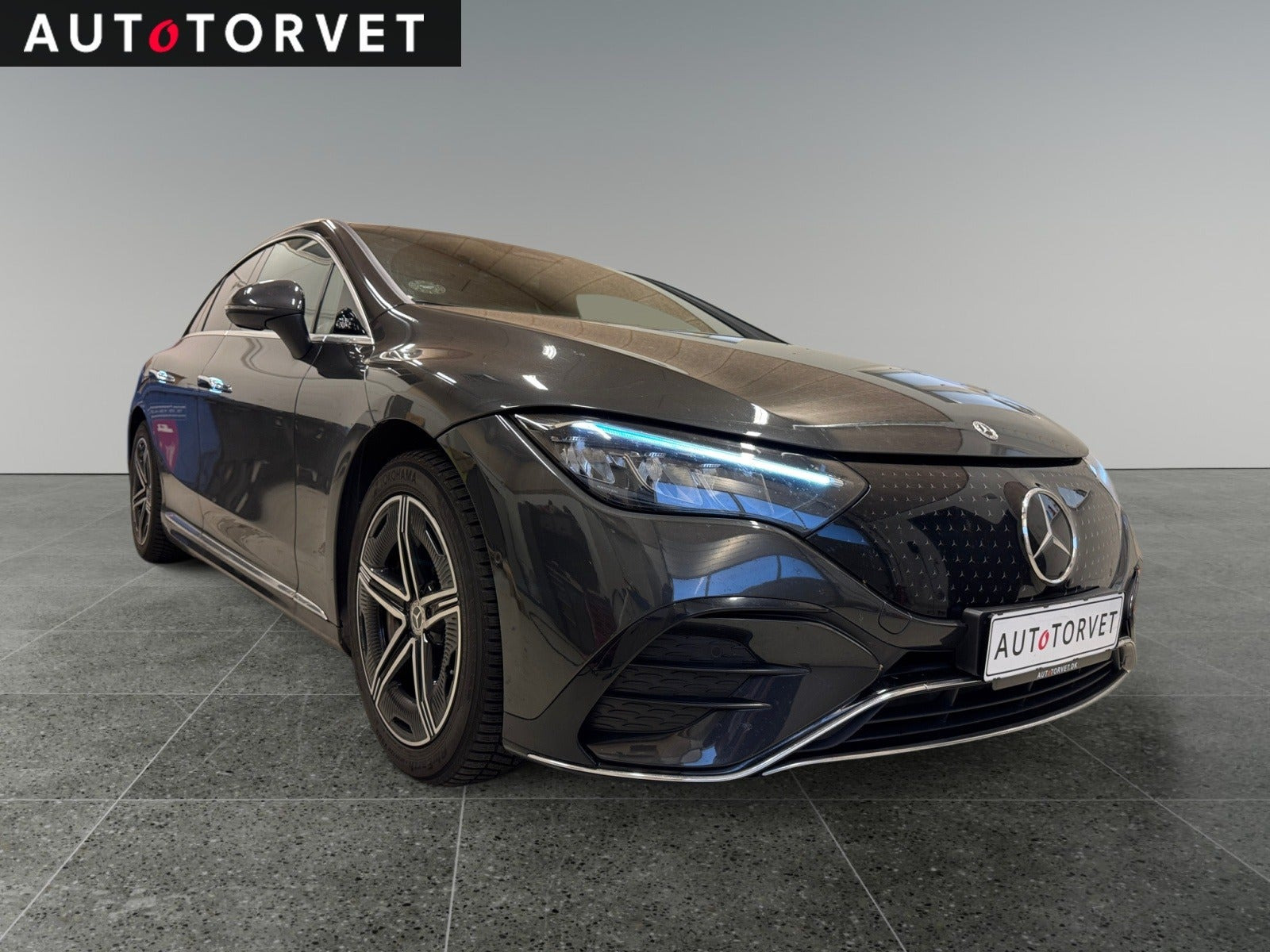 Sort Mercedes EQE350+ fra 2024