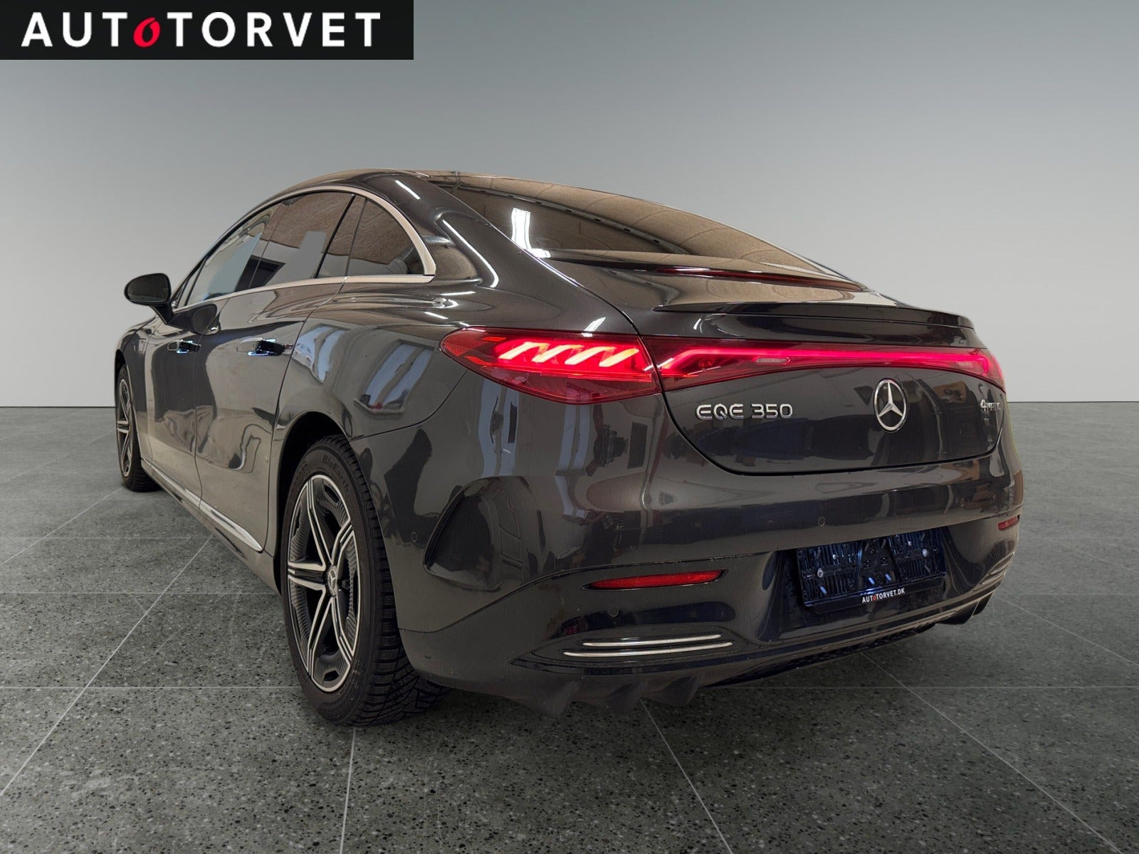 Sort Mercedes EQE350+ fra 2024