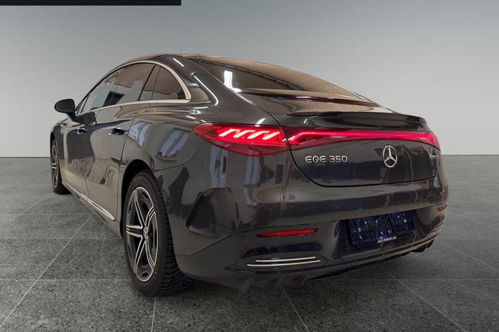 Sort Mercedes EQE350+ fra 2024