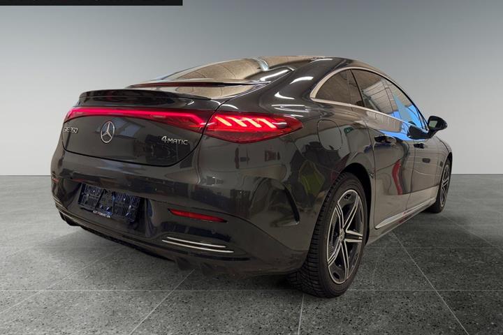 Sort Mercedes EQE350+ fra 2024