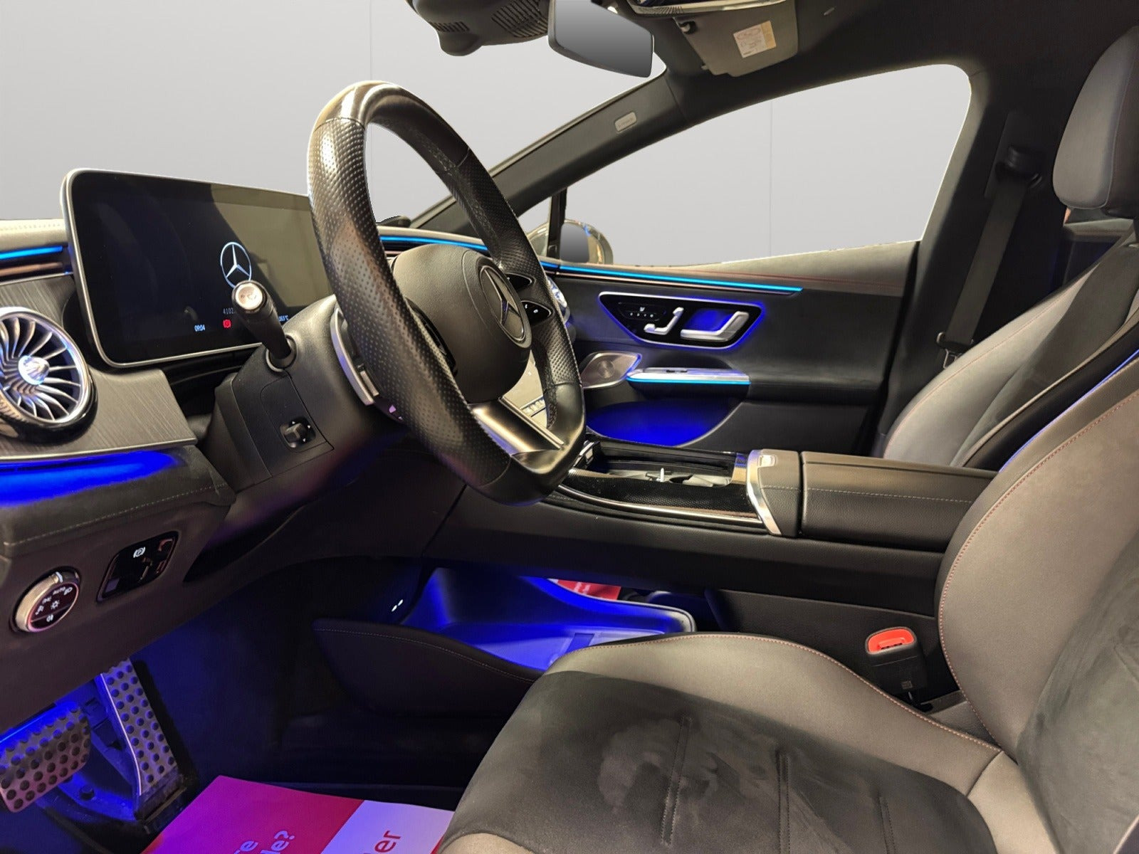 Sort Mercedes EQE350+ fra 2024