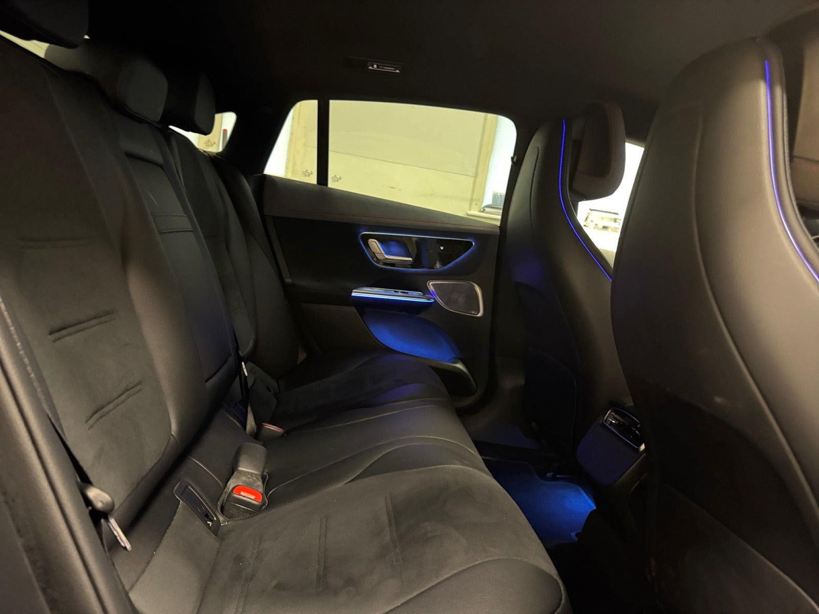 Sort Mercedes EQE350+ fra 2024