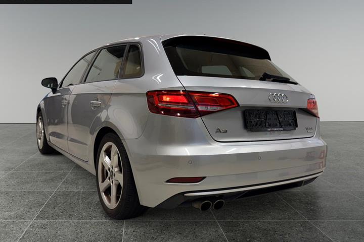 Sølv Audi A3 fra 2017