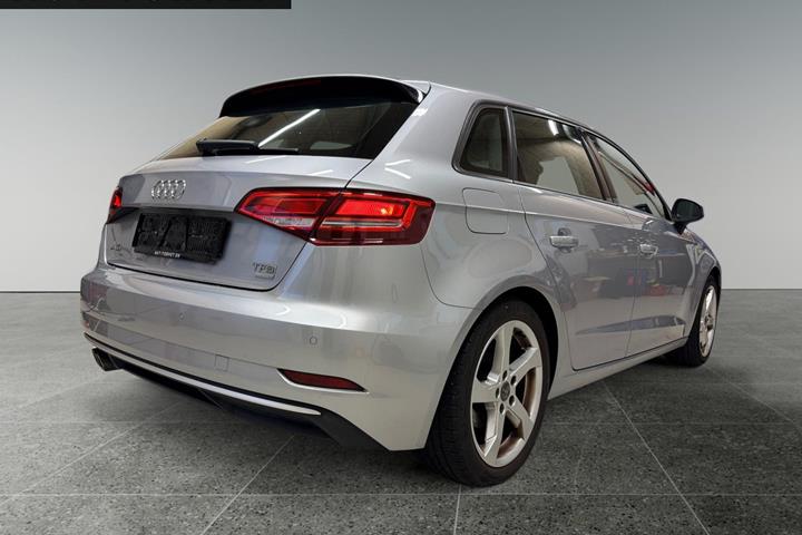 Sølv Audi A3 fra 2017