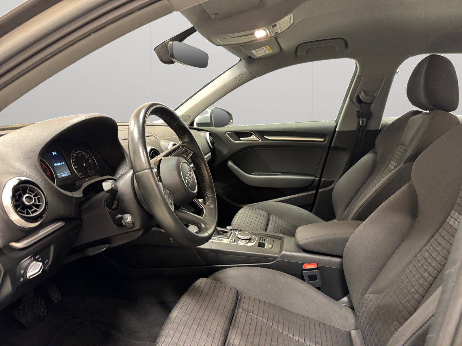 Sølv Audi A3 fra 2017