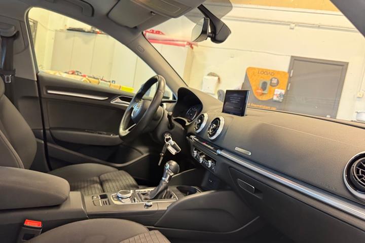 Sølv Audi A3 fra 2017
