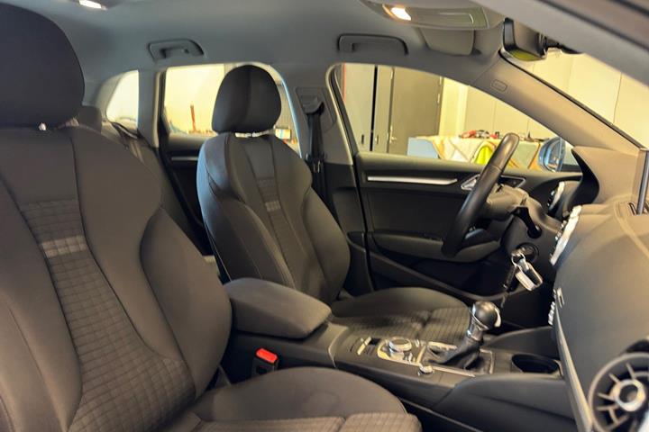 Sølv Audi A3 fra 2017