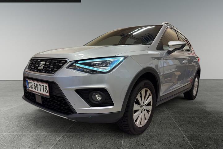 Sølv Seat Arona fra 2019 set udefra