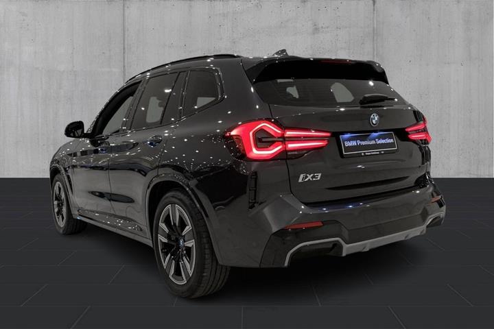 Grå BMW iX3 fra 2023