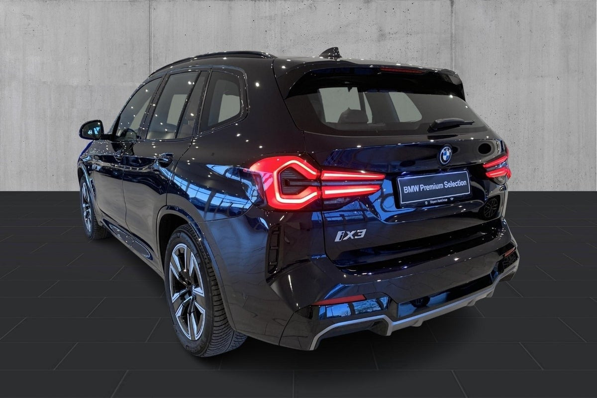 Sort BMW iX3 fra 2024