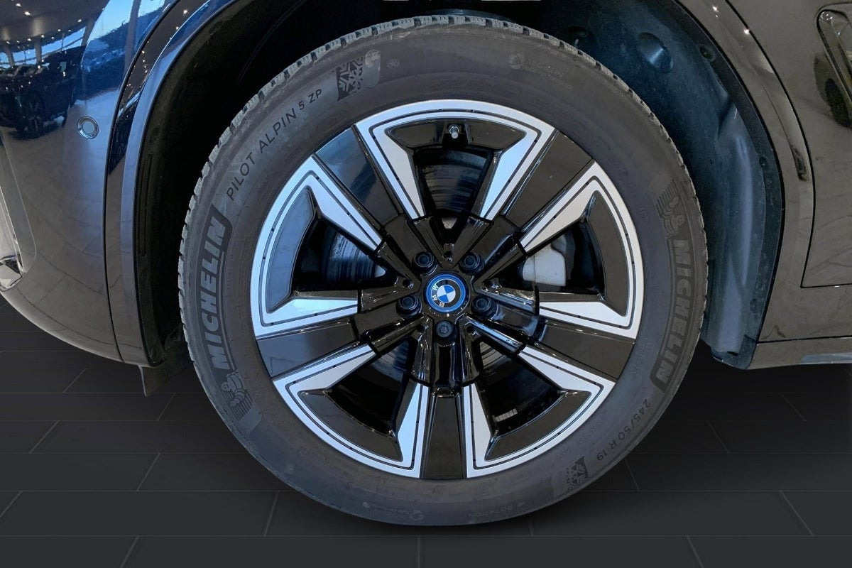 Sort BMW iX3 fra 2024