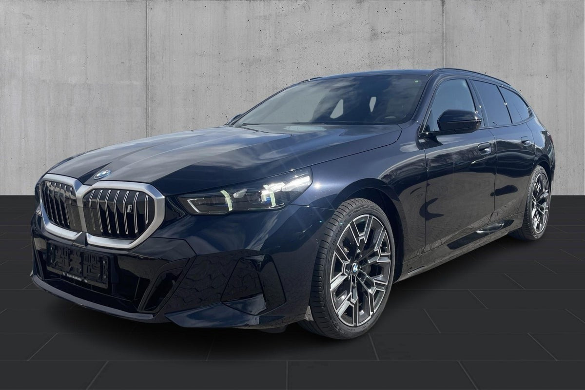 BMW i5 eDrive40 Touring Fully Charged