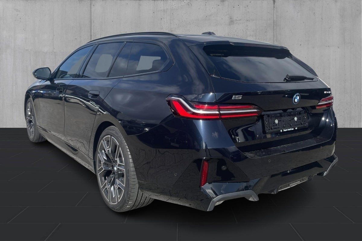 Sort BMW i5 fra 2025