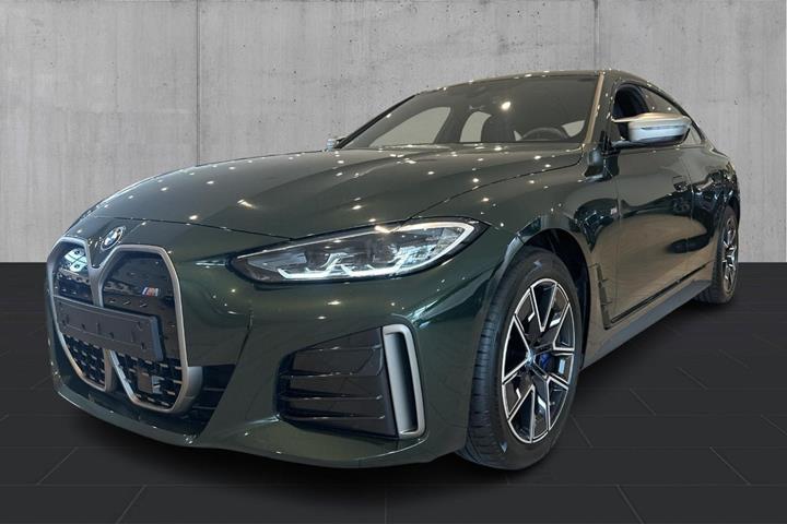 Grøn BMW i4 fra 2024 set udefra