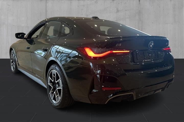 Grøn BMW i4 fra 2024
