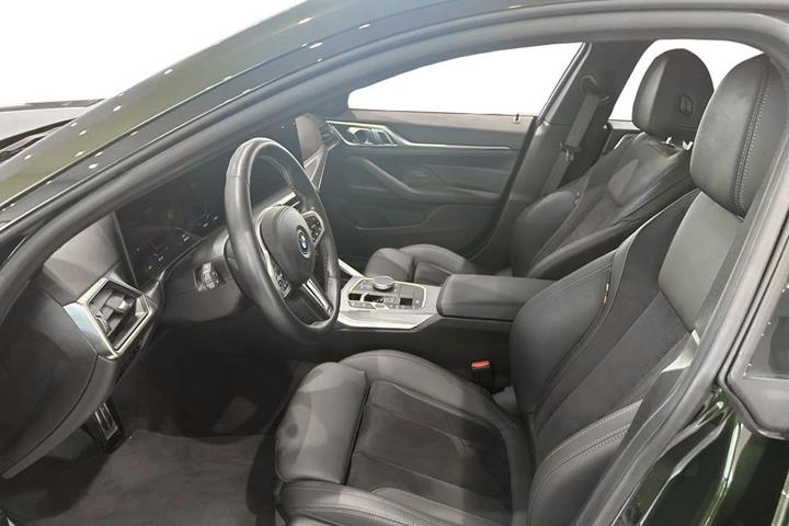 Grøn BMW i4 fra 2024